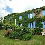 Holiday home Les Volets Bleus Du Segur