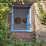 Les Volets Bleus Du Segur Holiday home