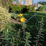 Holiday home Les Volets Bleus Du Segur