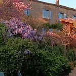Holiday home Les Volets Bleus Du Segur