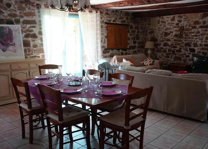 Les Volets Bleus Du Segur