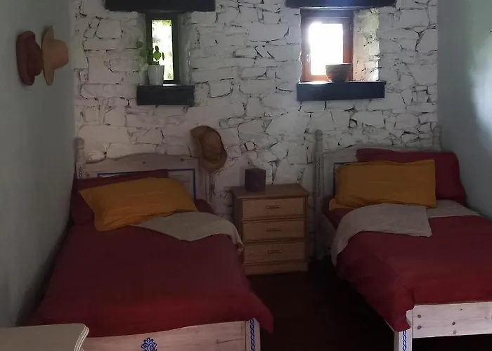 Les Volets Bleus Du Segur * Le Segur