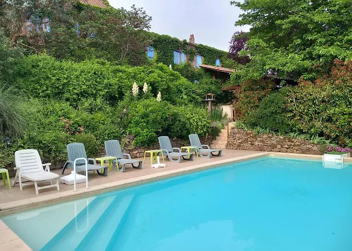 Les Volets Bleus Du Segur *