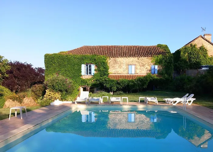 Les Volets Bleus Du Segur