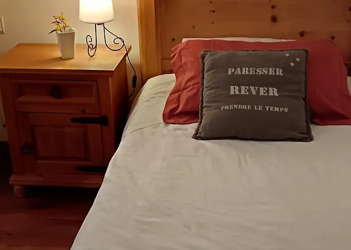 Les Volets Bleus Du Segur * Le Segur