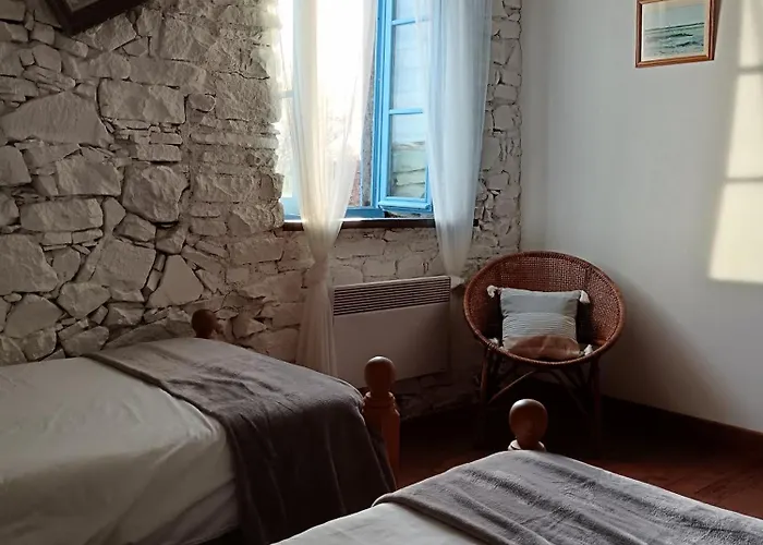 Les Volets Bleus Du Segur 펜션 *