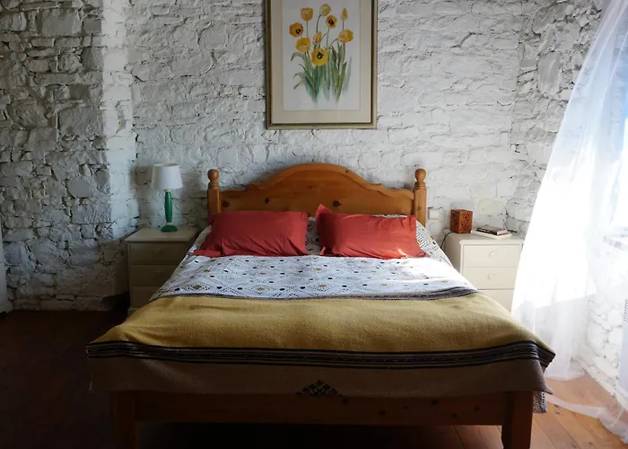 Les Volets Bleus Du Segur Le Segur