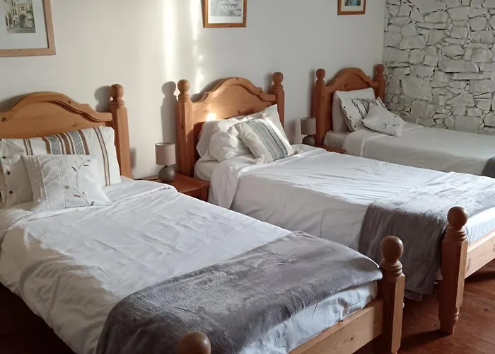 Les Volets Bleus Du Segur 펜션 Le Segur