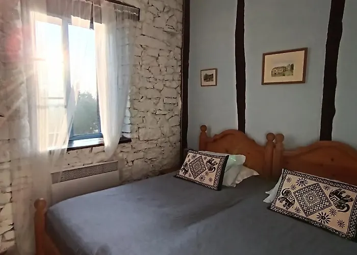 Les Volets Bleus Du Segur 펜션 Le Segur