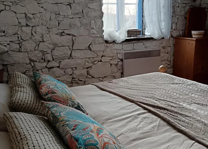 Les Volets Bleus Du Segur * Le Segur