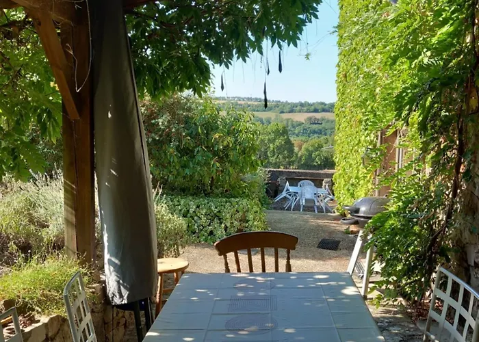 Les Volets Bleus Du Segur *