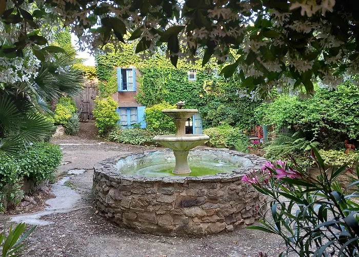 Les Volets Bleus Du Segur