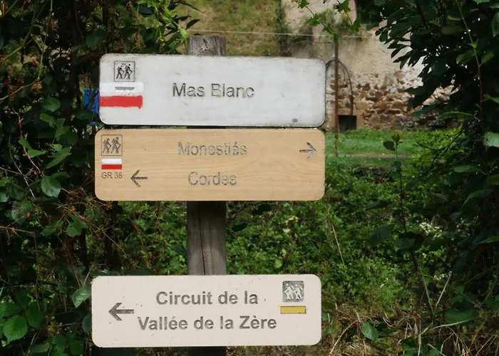 Les Volets Bleus Du Segur Le Segur