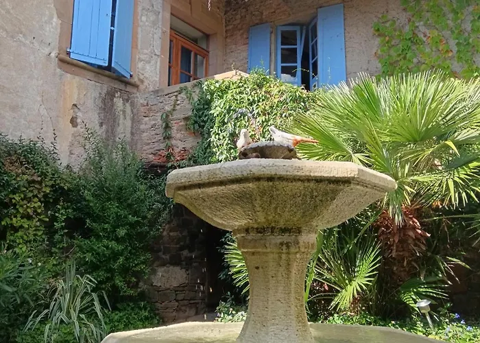 Les Volets Bleus Du Segur