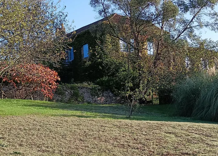 펜션 Les Volets Bleus Du Segur *