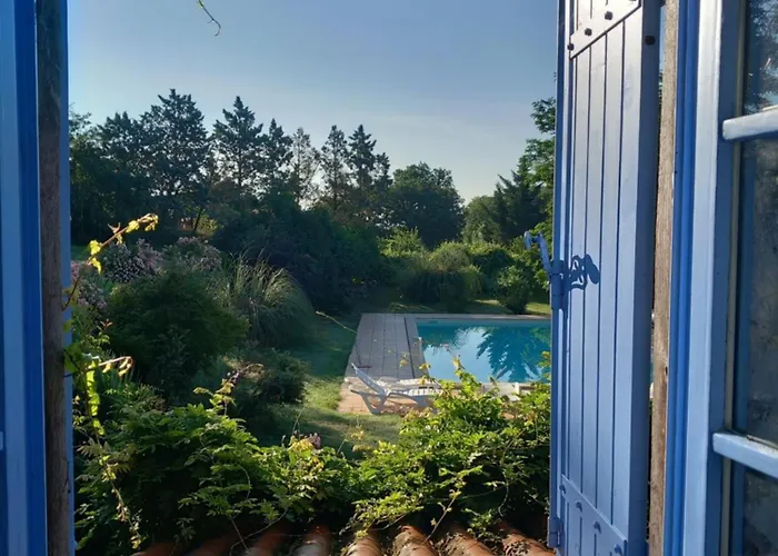 Les Volets Bleus Du Segur *