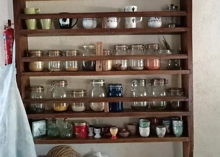 Les Volets Bleus Du Segur 펜션 Le Segur