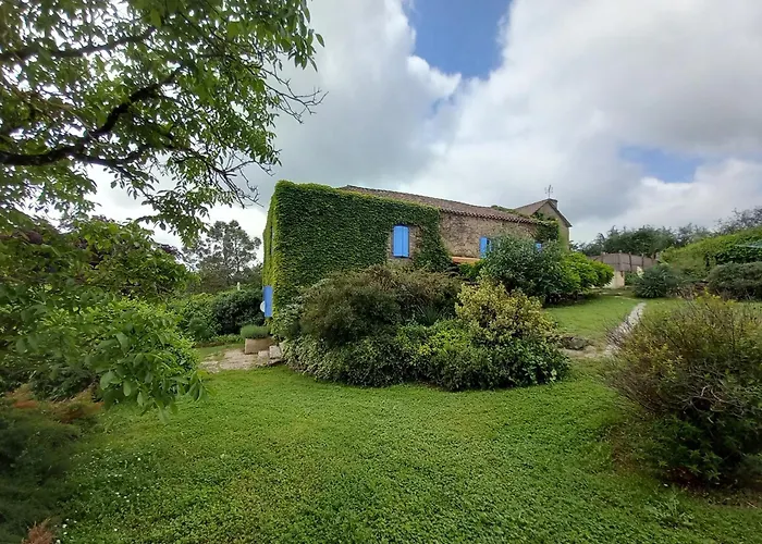 Les Volets Bleus Du Segur 펜션