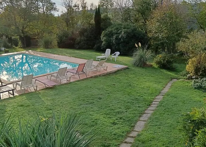 Les Volets Bleus Du Segur