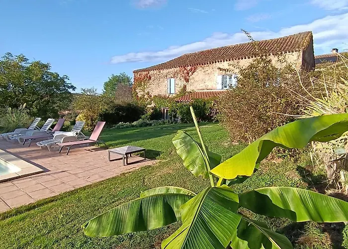 Les Volets Bleus Du Segur 펜션