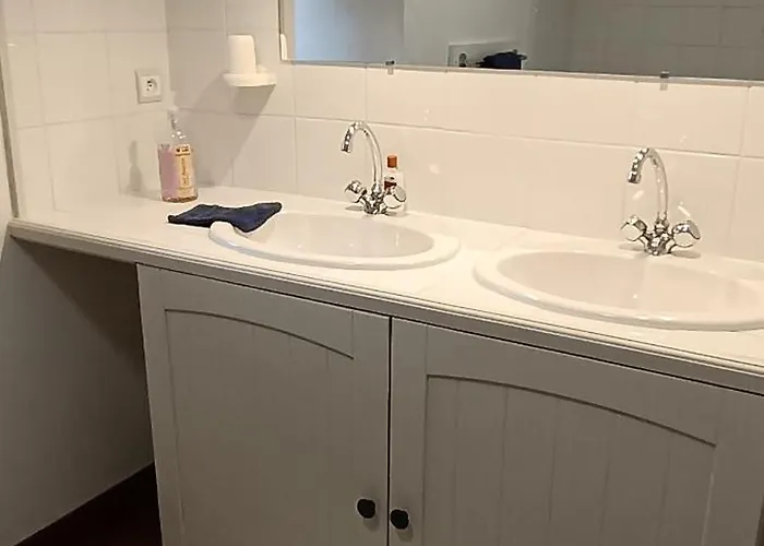 Les Volets Bleus Du Segur