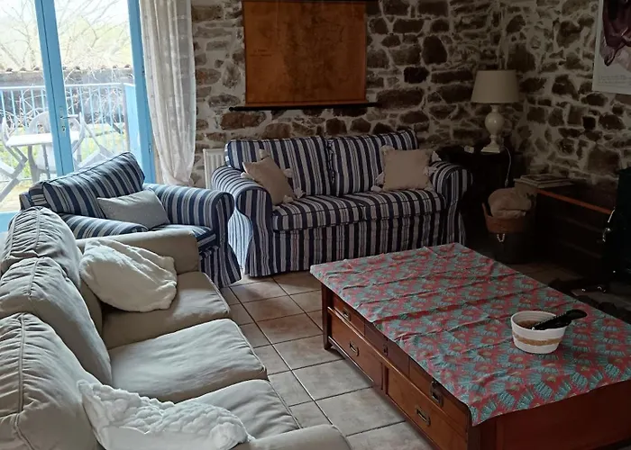 Les Volets Bleus Du Segur 펜션