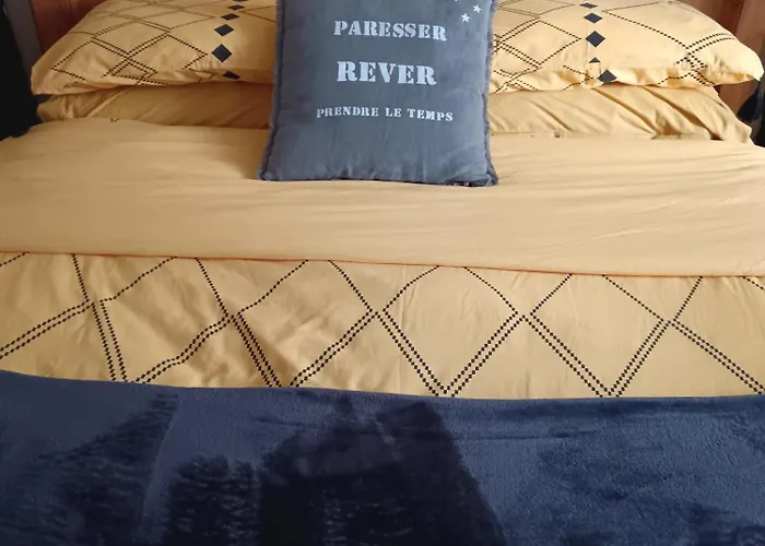 Les Volets Bleus Du Segur 펜션 *