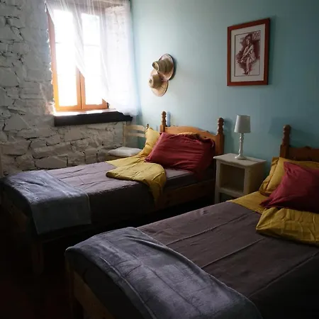 Holiday home Les Volets Bleus Du Segur Le Segur