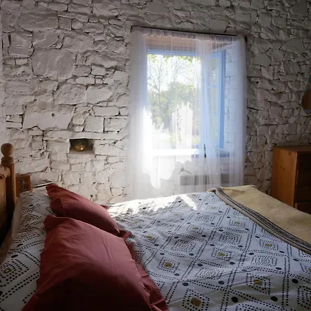 Les Volets Bleus Du Segur