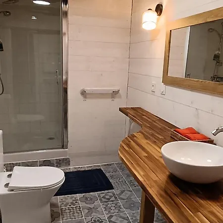 Les Volets Bleus Du Segur *