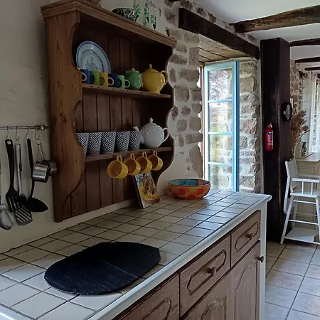 Les Volets Bleus Du Segur Feriehus